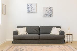 Posezení v ubytování Stunning A plusLocation WorkerFriendly Washer Pool + 11 fotografií