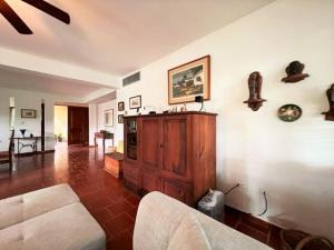 Khu vực ghế ngồi tại 3 BR Villa Coco at Lakeside Villas