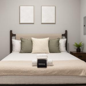 En eller flere senge i et værelse på Cozy Quiet LongStayDiscount A plus Location byChoctaw