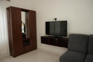 Et tv og/eller underholdning på Tamarind Heritage Holiday Home