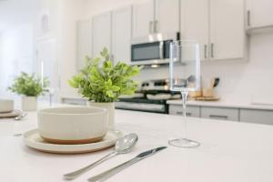 Kuchyň nebo kuchyňský kout v ubytování Modern WorkerFriendly Washer Pool Gym Wifi