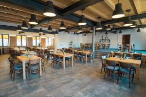 En restaurant eller et andet spisested på Penzion pod Radhoštěm u Maléřů