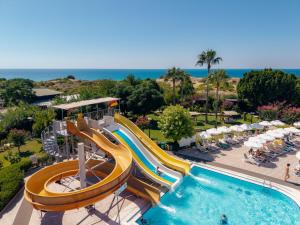 Side Star Resort Hotel - Ultra All Inclusive في سيدي: صورة عن زحليقة مائية في منتجع