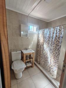 Et badeværelse på Cabaña Estelares Barreal