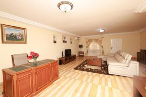 a living room with a couch and a tv at Complejo Caribe in Monte Alen +11 photos