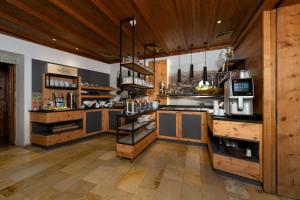 Nhà bếp/bếp nhỏ tại Hotel zum Hirschen Zell am See
