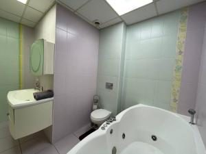 Et badeværelse på Мост сити 52 джакузи + 34 billeder