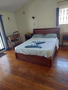 Giường trong phòng chung tại Rooms on ocean view