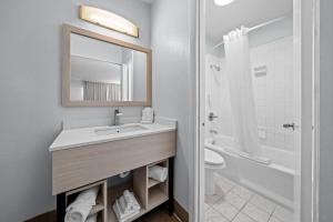 Koupelna v ubytování Suburban Studios Daytona Beach - Speedway + 7 fotografií