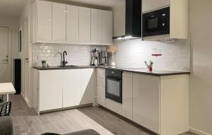 Køkken eller tekøkken på Stunning Home In Varberg With Wifi