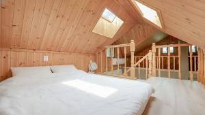 En eller flere senge i et værelse på Samcheok Bongsuni-unni Pension