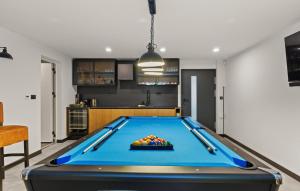 Billardbord på Gorgeous Home In Opric With Sauna + 32 billeder