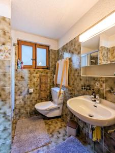 Koupelna v ubytování Appartement-chalet à Verbier près des pistes + 24 fotografií