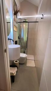 Koupelna v ubytování Estilosa casa golf suites + 57 fotografií