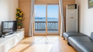 Příroda nedaleko prázdninového domu + 2 fotografie