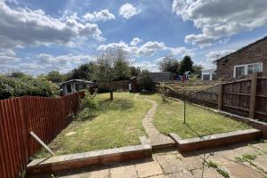 Gallery image of 3-Bed House Sleeps 5 - Smart Tv - Free Parking in Leighton Buzzard +9 photos