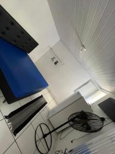 a room with a bed and a table in it at Space Tour in Cabo Frio