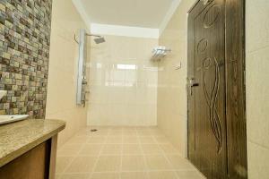 Ένα μπάνιο στο Kamal Residency by Memory Stays