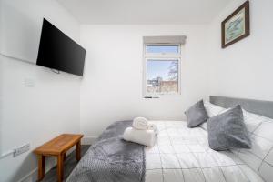 En eller flere senge i et værelse på Gem In Ilford + 6 billeder