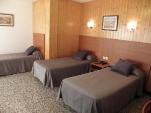 Una cama o camas en una habitación de Hotel Jardín