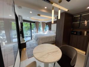 a bedroom with a bed and a table and chairs at Vita Resort Golf Bastos in Yaoundé