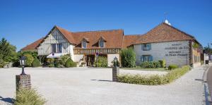 Gallery image of Logis Maison Gublin - Auberge du Lac in Mesnil-Saint-Père