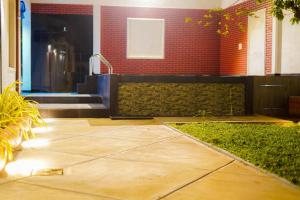 Κήπος έξω από το Villa Black Boulder