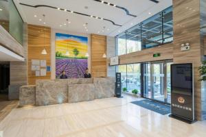 TV a/nebo společenská místnost v ubytování Lavande Hotels Harbin Shimao Avenue Wanda