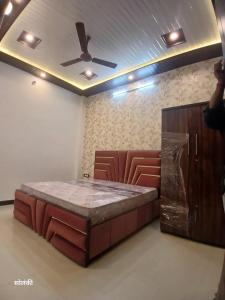 En eller flere senge i et værelse på Green Valley Residency + 4 billeder