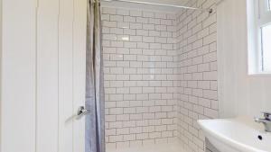 Et badeværelse på D34 Homeleigh, Riviere Towans