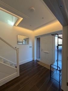 Gallery image of Stylish 5-Bed Home Minutes from Windsor Castle in Windsor