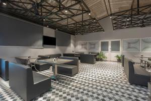 TV a/nebo společenská místnost v ubytování Treebo Golden Bliss