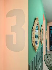 TV a/nebo společenská místnost v ubytování Lemon Hostel