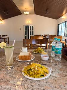 Mad på pensionatet eller i nærheden