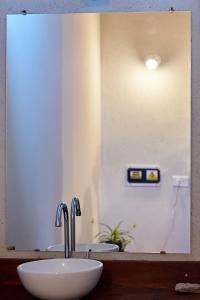 Et badeværelse på Posada del Paraíso-Exclusivo adultos