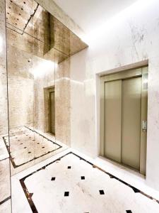 Et badeværelse på Lagrange Turin Suite, Luxury nel Cuore di Torino !