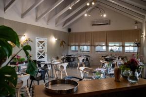 Restoran või mõni muu söögikoht majutusasutuses Guesthouse Trajbar Team