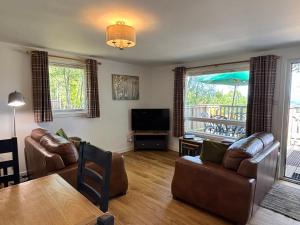 Et opholdsområde på Bracken Lodge 15 with Hot Tub