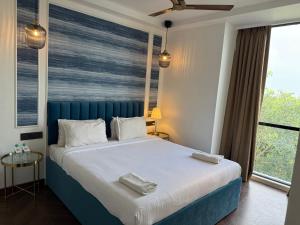 Voodi või voodid majutusasutuse Palm Breeze Hotel - Colaba toas +28 fotot