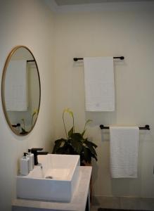 Koupelna v ubytování Seaview Container Studio