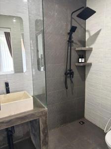 Koupelna v ubytování Laziela Guest House