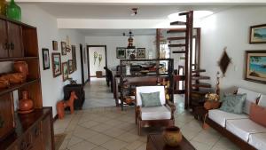 a living room with a couch and a chair at Pousada Agua Viva in Abraão