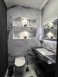 Et badeværelse på Appartement T3 Haut Standing