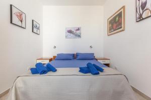 Giường trong phòng chung tại Marebello by BarbarHouse