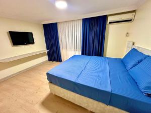 Giường trong phòng chung tại Golden Taksim Kent Apart Hotel