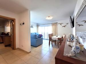 Et opholdsområde på Marina PLAZA Beach Apartment