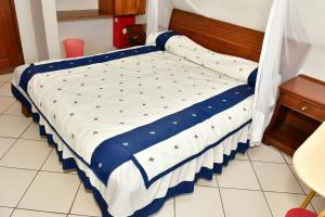 Postel nebo postele na pokoji v ubytování Sagas Hotel ltd