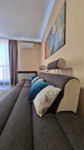 Khu vực ghế ngồi tại Queen Elizabeth Apartment