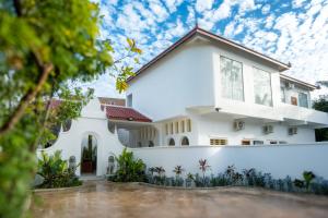 Tòa nhà nơi khách sạn tọa lạc