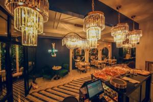 a room with chandeliers and tables and chairs at Alkan Palace Hotel in Kesan